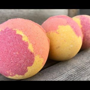 Fruit Loops bath bomb